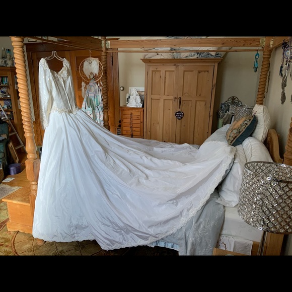 Wedding Dress - Picture 2 of 8